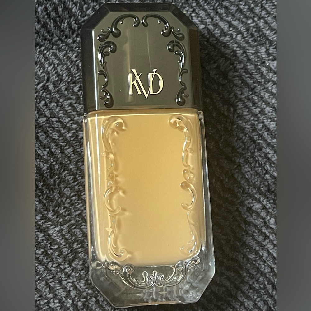 KVD Good Apple Tan 060 Full-Coverage Transfer-Proof Serum Foundation - Picture 3 of 6
